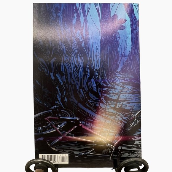 Stranger Things Comic Book Volume 1 of 4 2018 - Picture 5 of 6